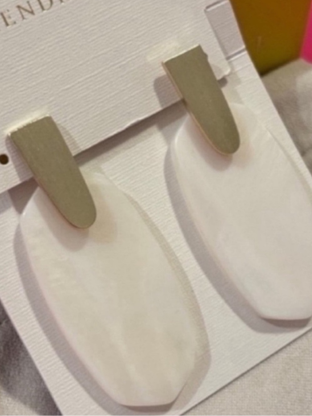 NWOT Kendra Scott Aragon Earrings White Mother of Pearl